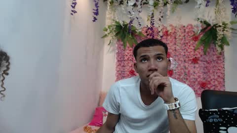 Snapshot of adriel_and_risitos_ chatting on September 20, 5:32 am adriel_and_risitos_ online show from September 20, 5:32 am