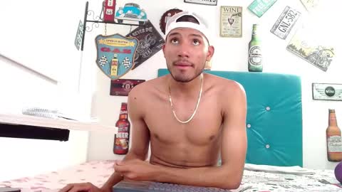Snapshot of adriel_and_risitos_ chatting on October 7, 6:09 am adriel_and_risitos_ online show from October 7, 6:09 am
