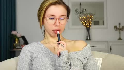 Aelia online show from October 9, 4:51 am