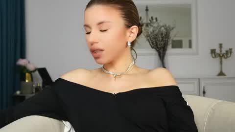 Aelia online show from October 8, 4:40 am