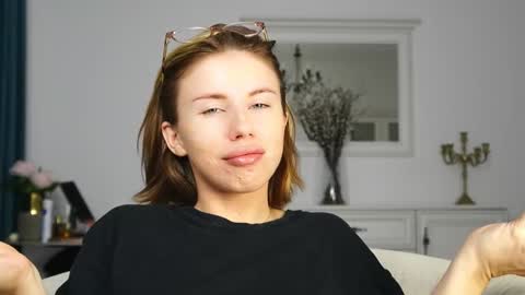 Aelia online show from October 1, 4:11 am