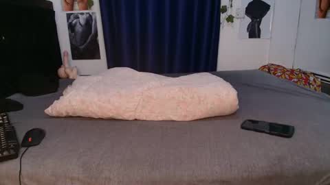 Africanpetitequeenn online show from March 3, 7:21 pm