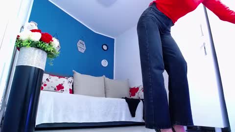 Snapshot of afroditha_ chatting on February 26, 3:10 pm Amalia online show from February 26, 3:10 pm