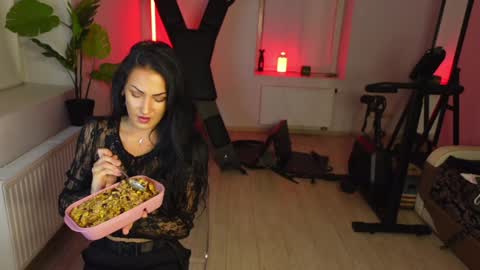 Agelina Lilly Laura online show from December 21, 8:15 pm