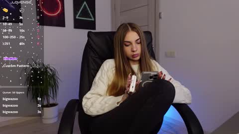 Agelina Lilly Laura online show from February 17, 10:07 am