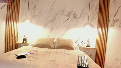 agnesrocuzzo online show from September 11, 4:36 am