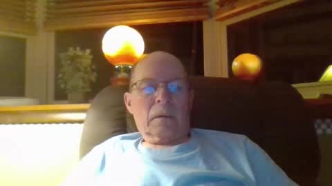 aguynrkfrd online show from April 19, 9:43 am