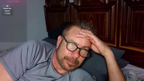 Blue Eyed Handsome Man online show from February 20, 2:44 am