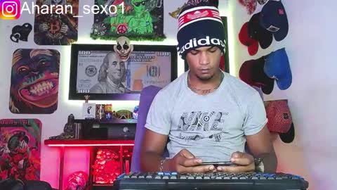 Snapshot of aharon_sexo1 chatting on February 15, 6:12 am Aharon Zamora online show from February 15, 6:12 am