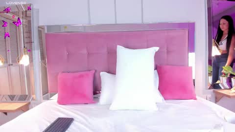Snapshot of ahincale chatting on March 12, 7:47 pm AHINOA online show from March 12, 7:47 pm