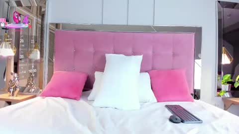 Snapshot of ahincale chatting on October 8, 7:53 pm AHINOA online show from October 8, 7:53 pm