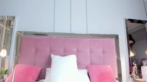 AHINOA online show from December 18, 8:26 pm