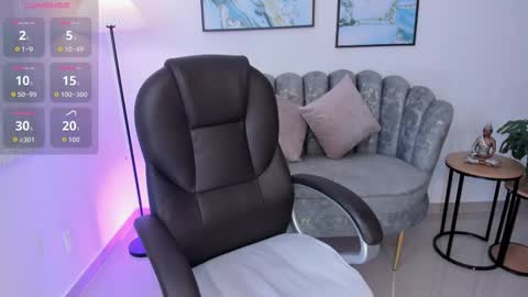 AIDA ADAMS online show from October 14, 6:00 pm