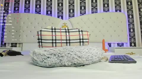 aidasina online show from March 1, 11:15 pm