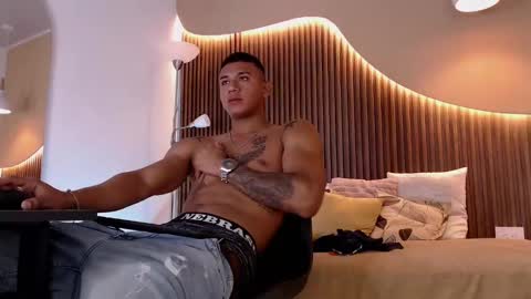 Snapshot of aiden_steel chatting on October 12, 2:20 pm Aiden online show from October 12, 2:20 pm
