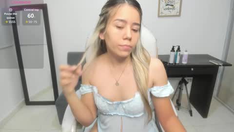 Snapshot of aiilyn_dss18 chatting on October 5, 9:50 am Ailyn online show from October 5, 9:50 am