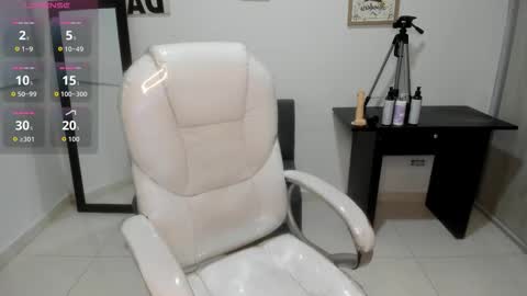 Snapshot of aiilyn_dss18 chatting on September 17, 9:57 am Ailyn online show from September 17, 9:57 am