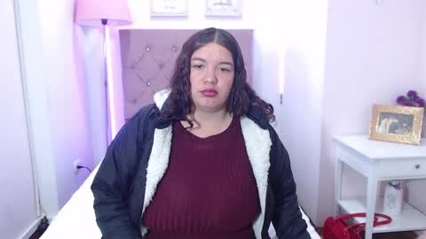Snapshot of aisha_beneth chatting on December 4, 4:43 pm online show from December 4, 4:43 pm