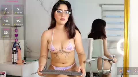 aisha_calloway online show from November 18, 10:24 pm