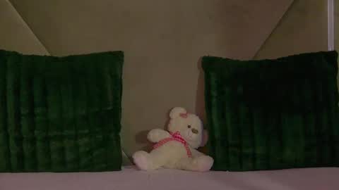 AishaHummer online show from December 3, 9:04 pm