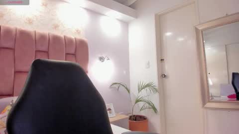 Snapshot of aishathorne chatting on October 19, 12:21 pm aisha online show from October 19, 12:21 pm