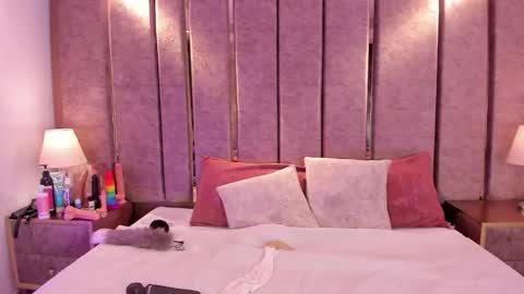 AishaValcazar online show from April 3, 3:46 am