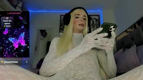 aiunii online show from February 1, 7:11 pm