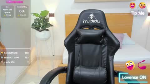 Snapshot of aixa_15 chatting on February 14, 3:05 pm Aixa Burgos online show from February 14, 3:05 pm