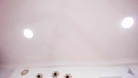 Snapshot of akemirosse chatting on February 19, 1:18 am Akemi online show from February 19, 1:18 am
