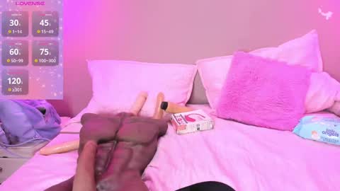 Snapshot of alahia_betancur chatting on February 22, 3:14 pm Alahia  online show from February 22, 3:14 pm