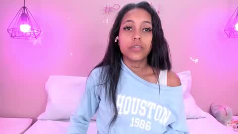 Snapshot of alahia_betancur chatting on March 6, 12:30 pm Alahia  online show from March 6, 12:30 pm