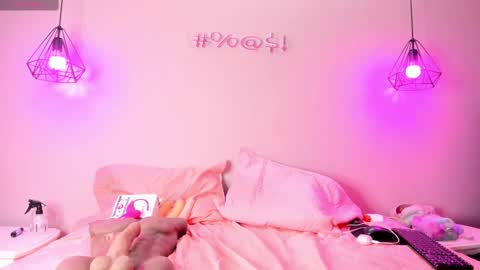 Snapshot of alahia_betancur chatting on February 13, 6:15 pm Alahia  online show from February 13, 6:15 pm