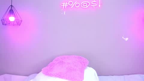 Snapshot of alahia_betancur chatting on March 7, 2:45 pm Alahia  online show from March 7, 2:45 pm