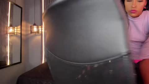 Snapshot of alahia_betancur chatting on October 9, 3:39 pm Alahia  online show from October 9, 3:39 pm