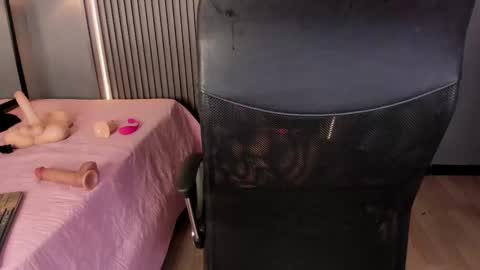 Snapshot of alahia_betancur chatting on September 17, 1:36 pm Alahia  online show from September 17, 1:36 pm