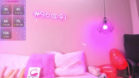 Snapshot of alahia_betancur chatting on February 22, 12:08 pm Alahia  online show from February 22, 12:08 pm