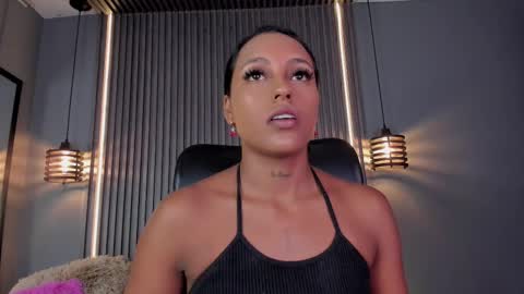 Snapshot of alahia_betancur chatting on September 22, 3:16 pm Alahia  online show from September 22, 3:16 pm