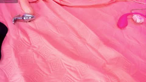 Snapshot of alahia_betancur chatting on February 12, 6:40 pm Alahia  online show from February 12, 6:40 pm