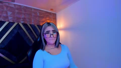 Snapshot of alahia_dangelo_ chatting on October 9, 11:26 am ALAHIA online show from October 9, 11:26 am