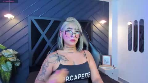 Snapshot of alahia_dangelo_ chatting on September 9, 11:32 am ALAHIA online show from September 9, 11:32 am