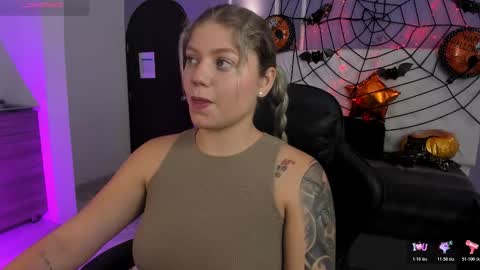 Snapshot of alaia_greyy chatting on October 18, 1:48 pm Alaia online show from October 18, 1:48 pm