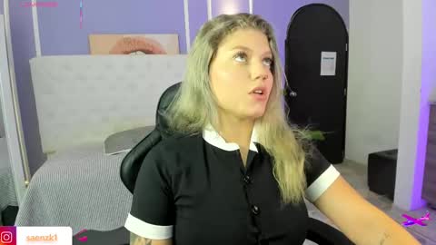 Snapshot of alaia_greyy chatting on October 6, 12:45 pm Alaia online show from October 6, 12:45 pm