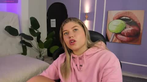 Alaia online show from November 20, 3:53 pm