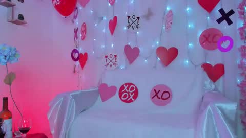 Snapshot of alaia_love77 chatting on February 15, 2:04 am Alaia online show from February 15, 2:04 am