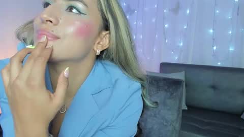 Snapshot of alaia_love77 chatting on March 8, 1:39 am Alaia online show from March 8, 1:39 am