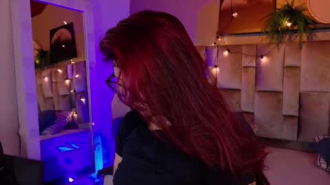 Snapshot of alaiarogers chatting on October 13, 11:34 am Alaia online show from October 13, 11:34 am