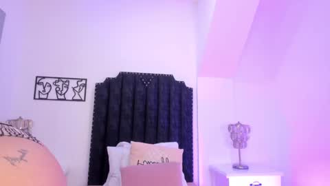 Snapshot of alana_2916 chatting on February 17, 7:23 pm alana_2916 online show from February 17, 7:23 pm