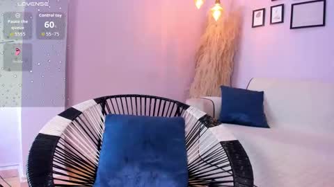 Snapshot of alana__rossetti chatting on October 20, 12:43 pm Alana online show from October 20, 12:43 pm