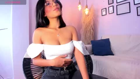 Snapshot of alana__rossetti chatting on October 18, 12:31 pm Alana online show from October 18, 12:31 pm