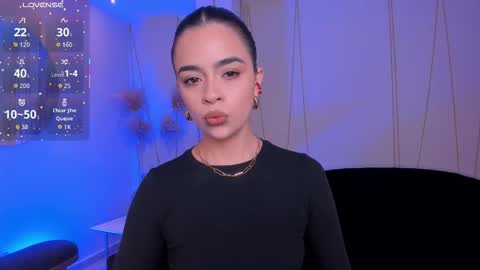 Alana online show from December 19, 1:50 pm